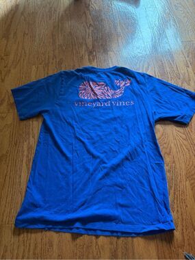 Vineyard Vines boys Blue Tee with Pink Whale Logo, youth xl